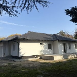 Új építésű 5 szobás családi ház eladó Szigetszentmiklóson – Modern otthon zöld környezetben, 977 m²-es telekkel