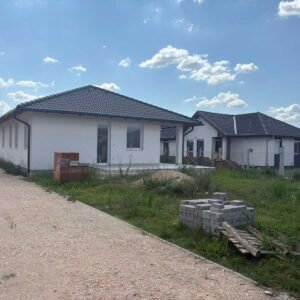 Eladó újépítésű, garázzsal kapcsolatos ikerház Szigetcsépen, a Duna és a szabadstrand közelében!