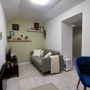 Eladó teljeskörűen felújított kis lakás a VIII.kerületben!